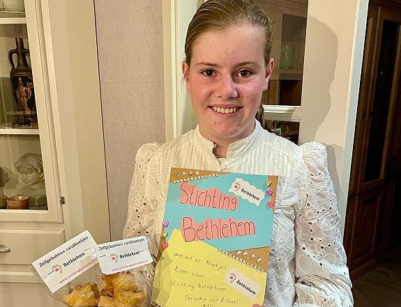 Nadia bakt en verkoopt koekjes