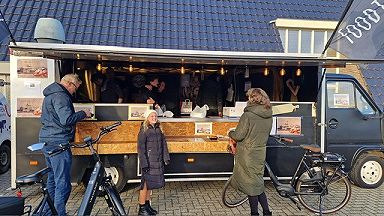 Urk verkoopt oliebollen